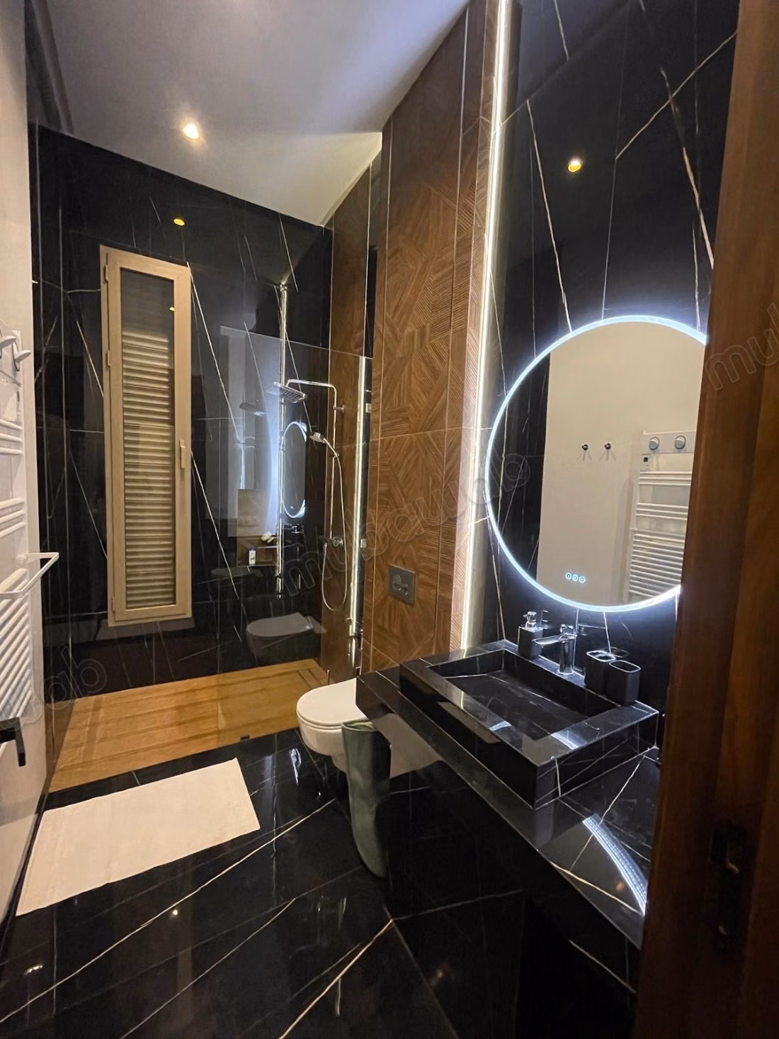 Single-storey villa with 3 suites and a pool on 1,100 m2