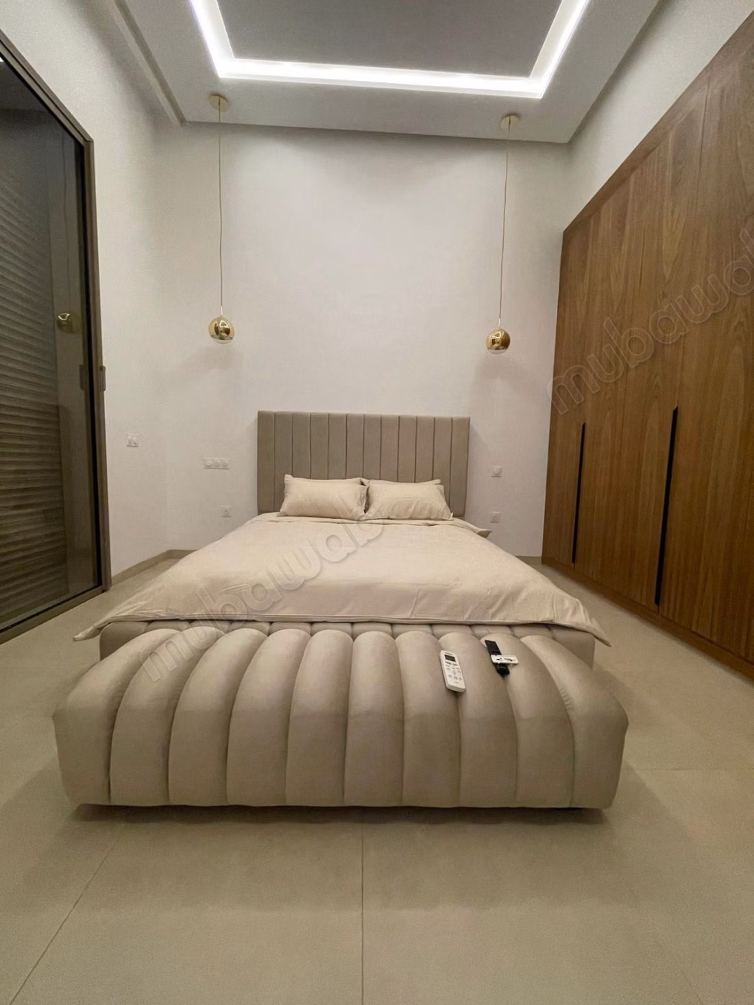 Single-storey villa with 3 suites and a pool on 1,100 m2