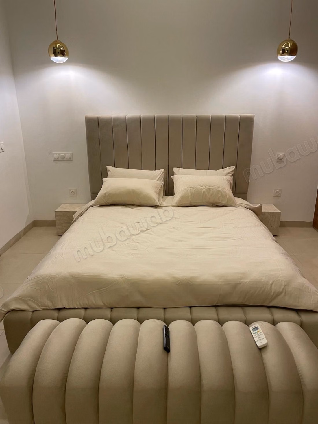 Single-storey villa with 3 suites and a pool on 1,100 m2
