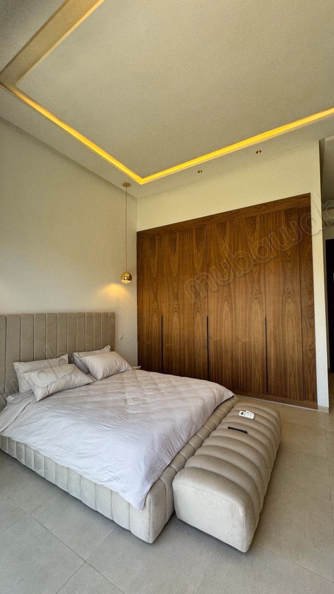 Single-storey villa with 3 suites and a pool on 1,100 m2