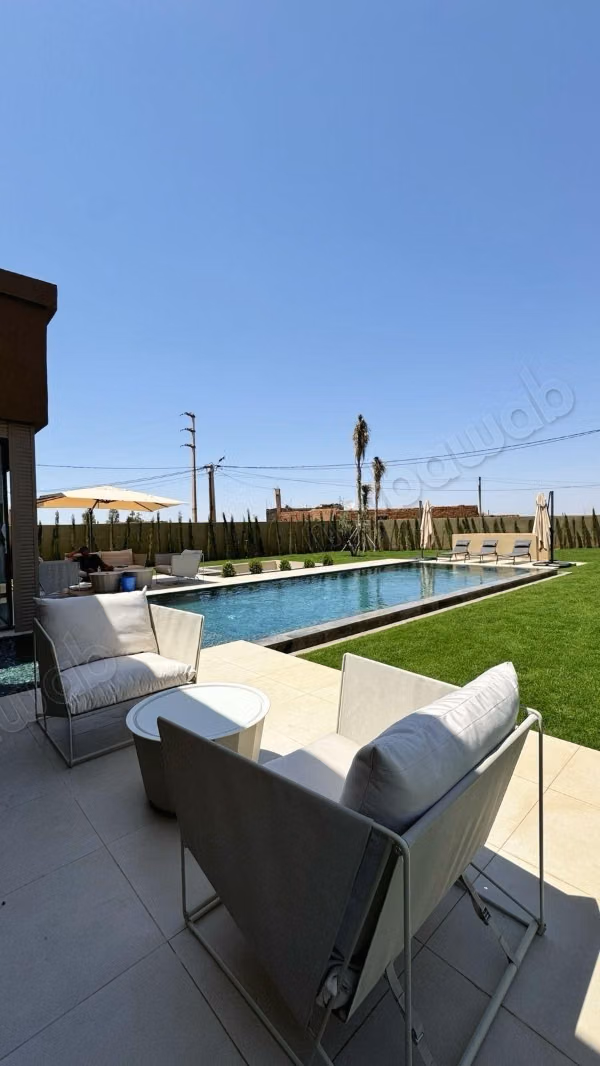Villa de plain pied 3 suites avec piscine sur 1 100 m2