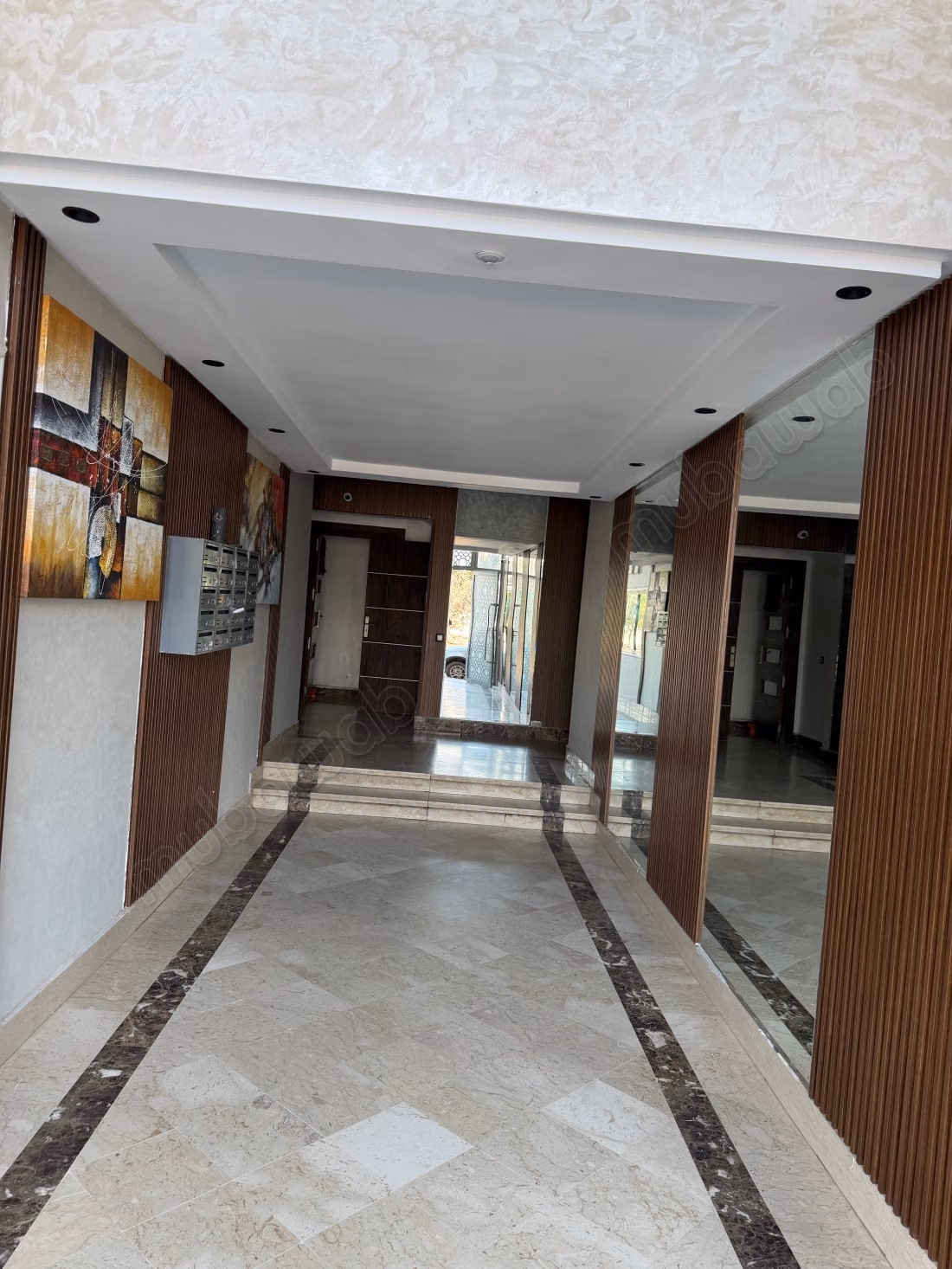 Apartamento en venta en Bouskoura. 5 habitaciones grandes. Puerta blindada y residencia segura