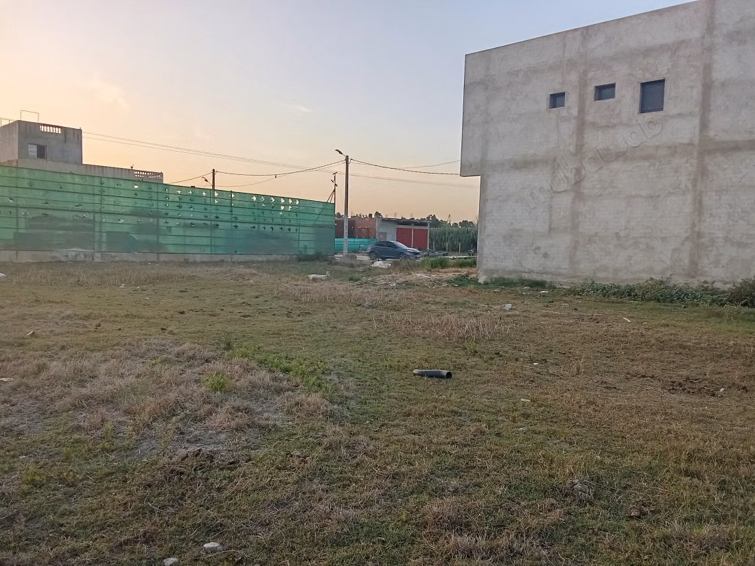 Beau terrain à vendre à Martil. Superficie totale 300 m²