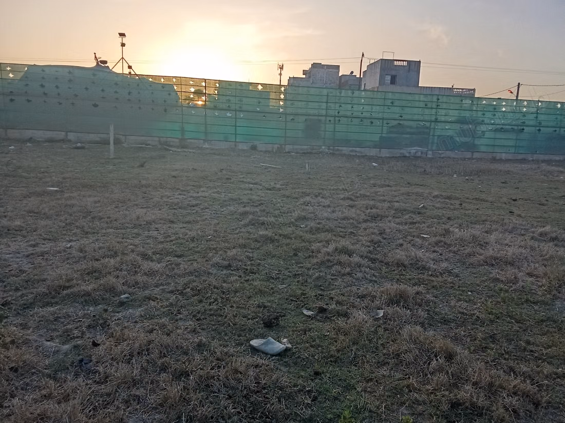 Beau terrain à vendre à Martil. Superficie totale 300 m²