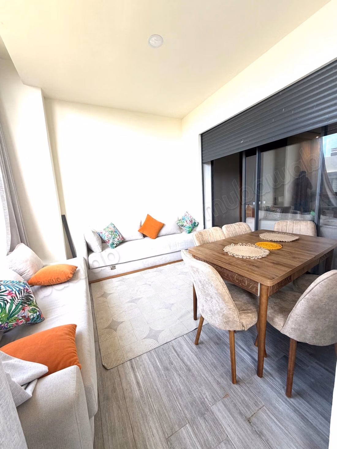 Très joli appartement vue piscine meublé