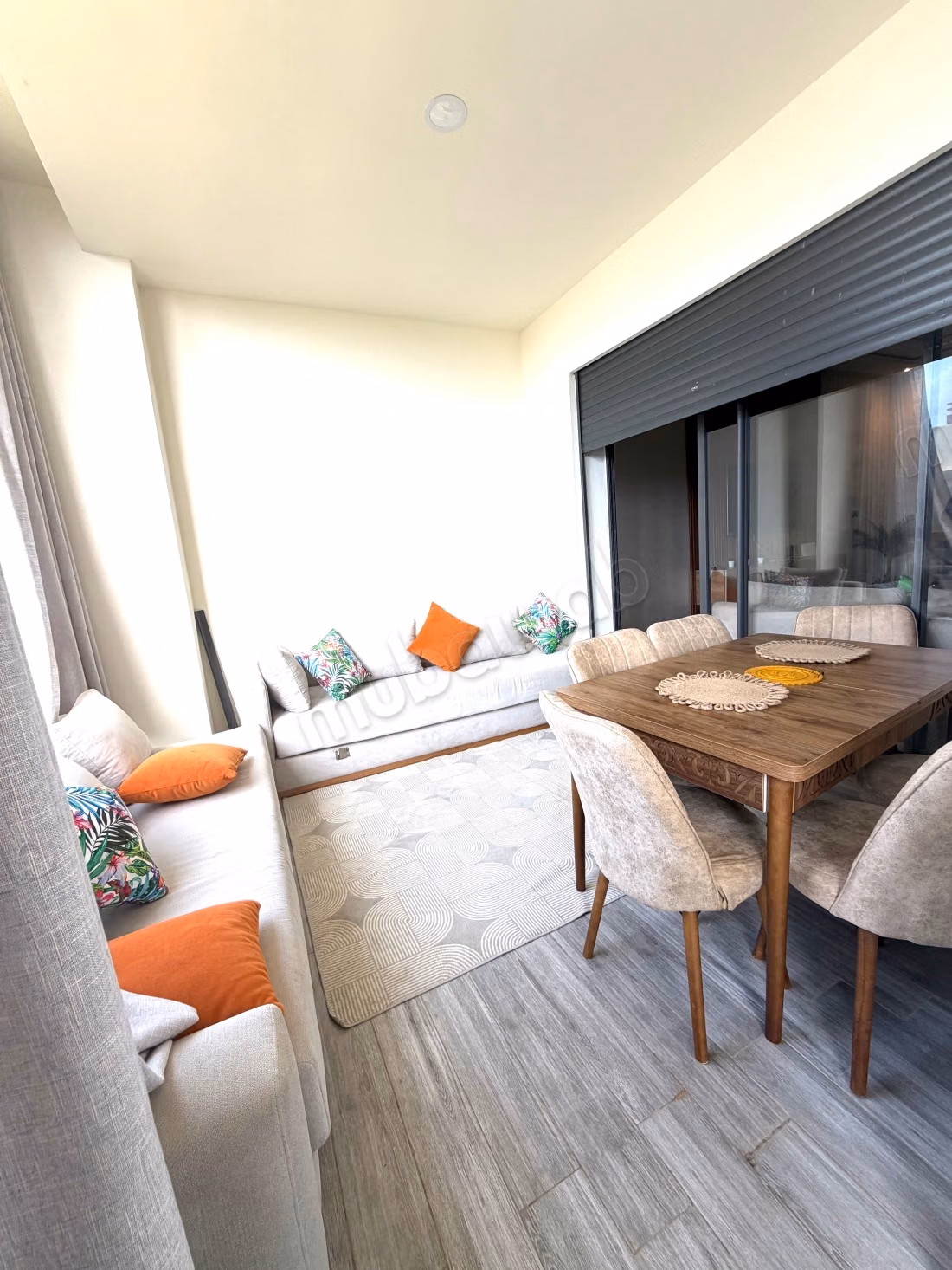 Très joli appartement vue piscine meublé