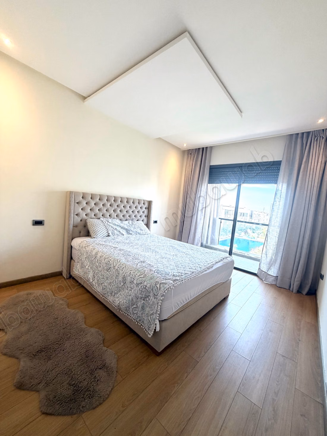 Très joli appartement vue piscine meublé