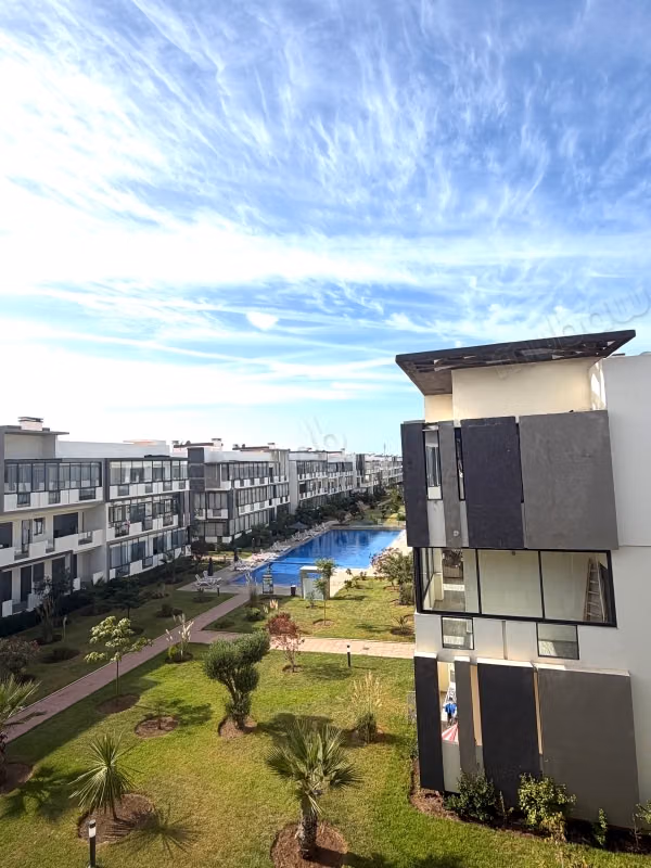 Très joli appartement vue piscine meublé