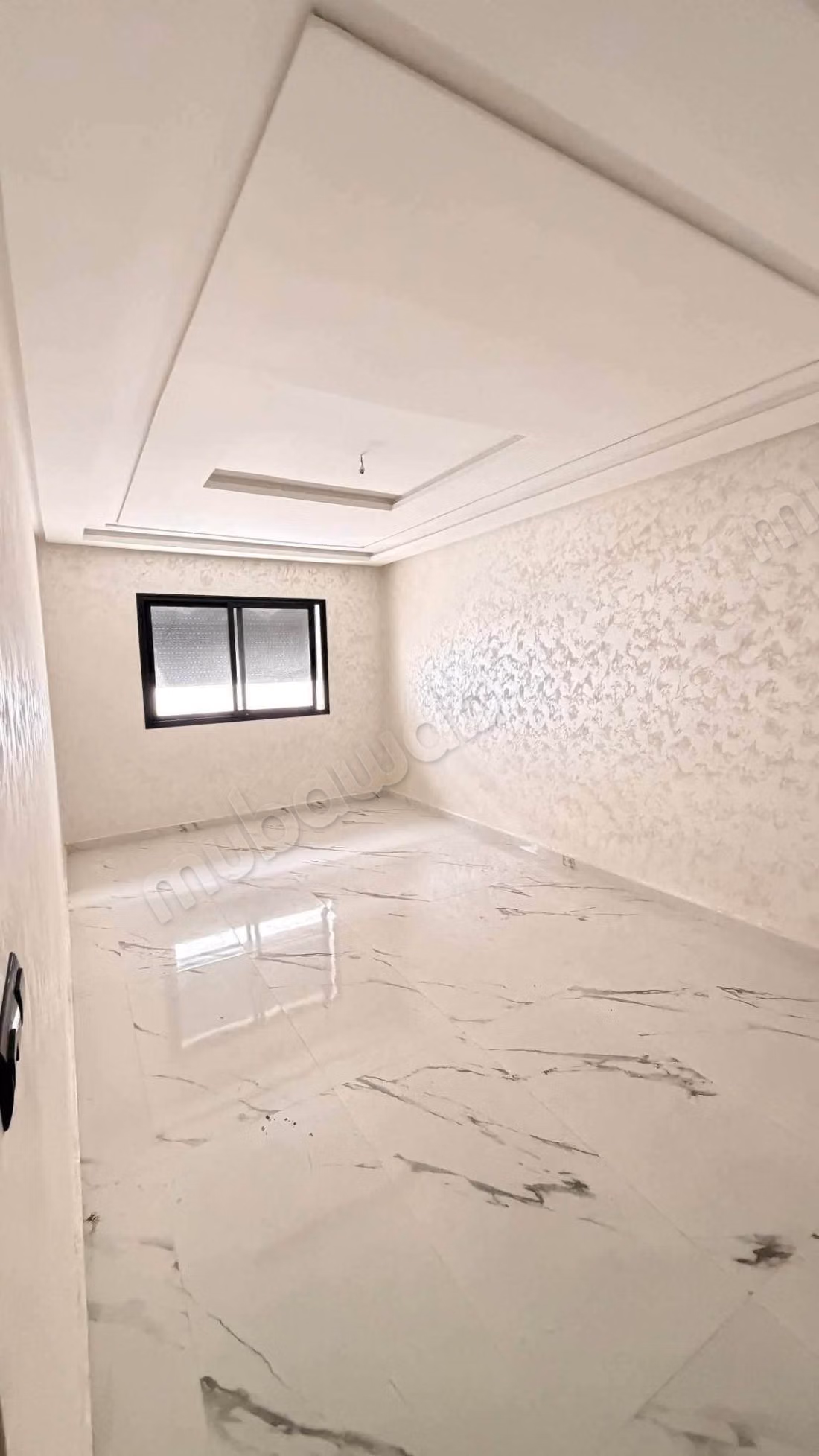Appartement à vendre à Aharrarine. 
Surface de 80 m². 
Porte blindée, sécurité