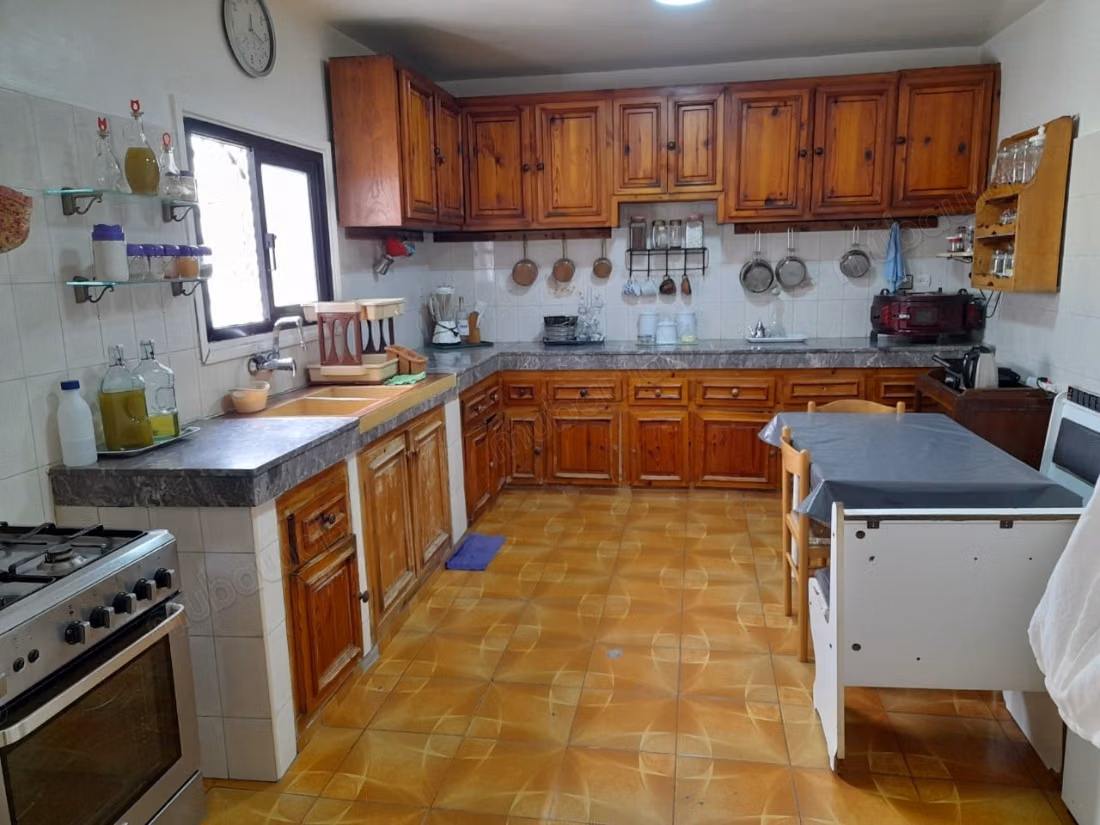 Magnifique villa à vendre à Ain Borja. Surface de 301 m². Meublé
