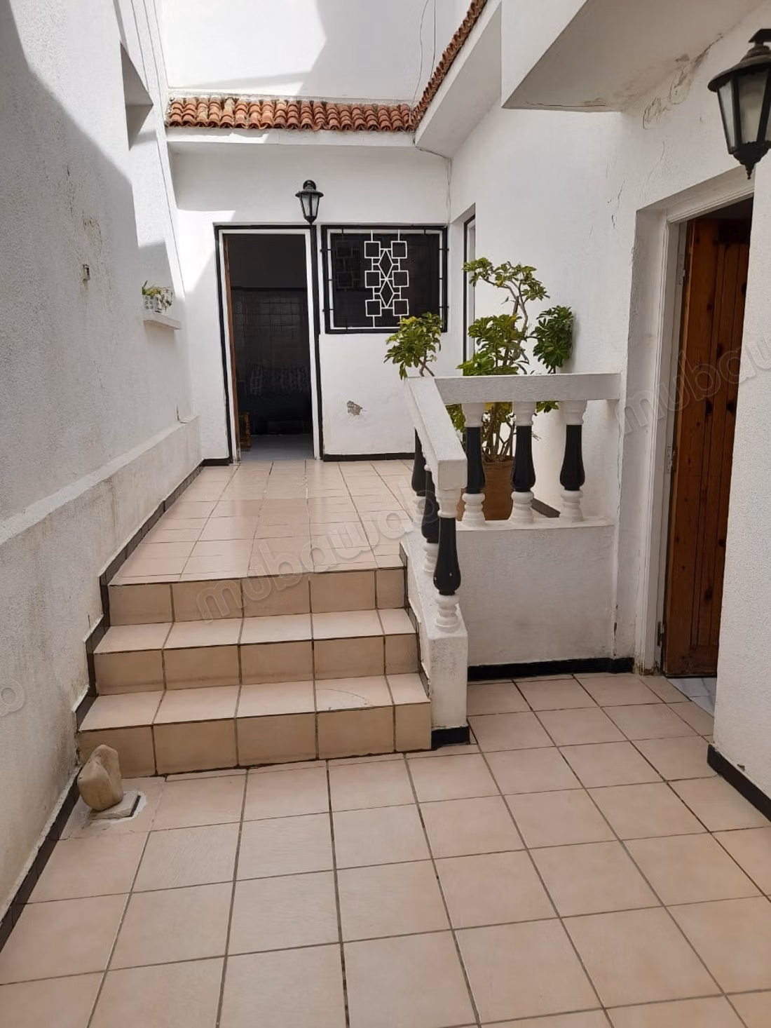 Magnifique villa à vendre à Ain Borja. Surface de 301 m². Meublé