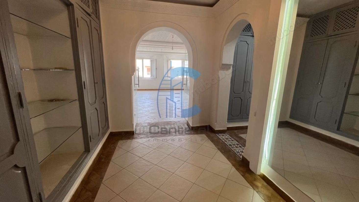 Apartamento de 3 habitaciones renovado en 2025 con terraza en alquiler en Hivernage Marrakech