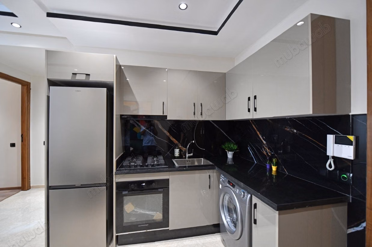 Nieuwe studio, gemeubileerd HS, 2 kamers Parkeren Maarif