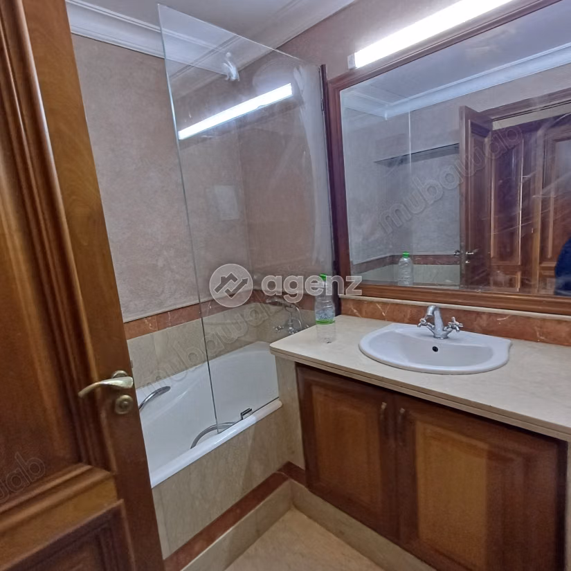 Appartement à vendre 229 m², 3 chambres 
Maârif Casablanca