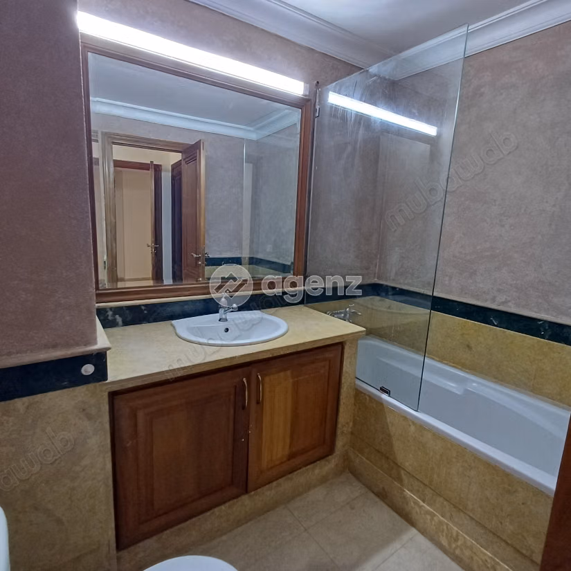 Appartement à vendre 229 m², 3 chambres 
Maârif Casablanca