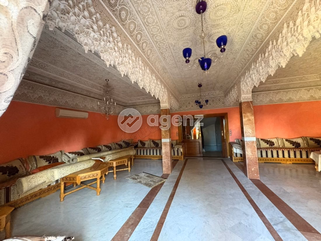 Villa à vendre 250 m², 10 chambres 
Oulfa 
Casablanca