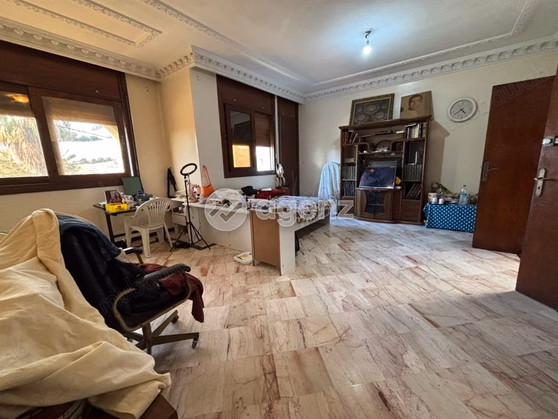 Villa à vendre 250 m², 10 chambres 
Oulfa 
Casablanca