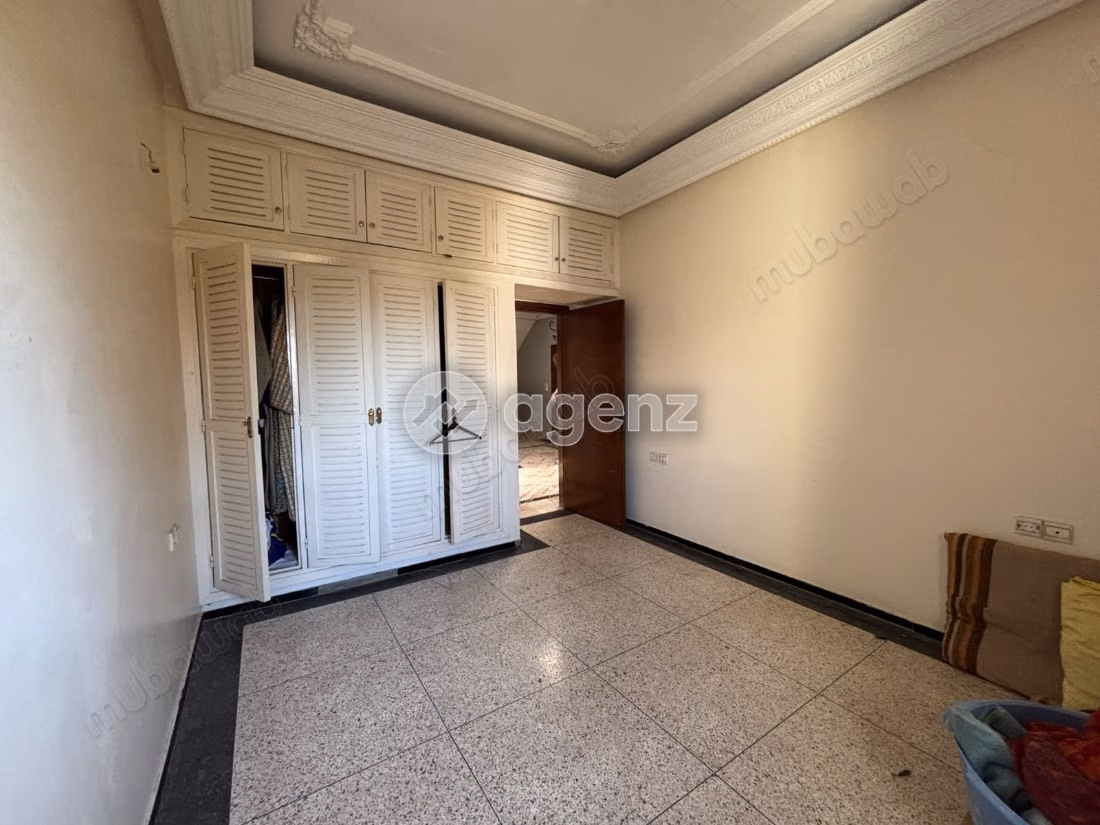 Villa à vendre 250 m², 10 chambres 
Oulfa 
Casablanca