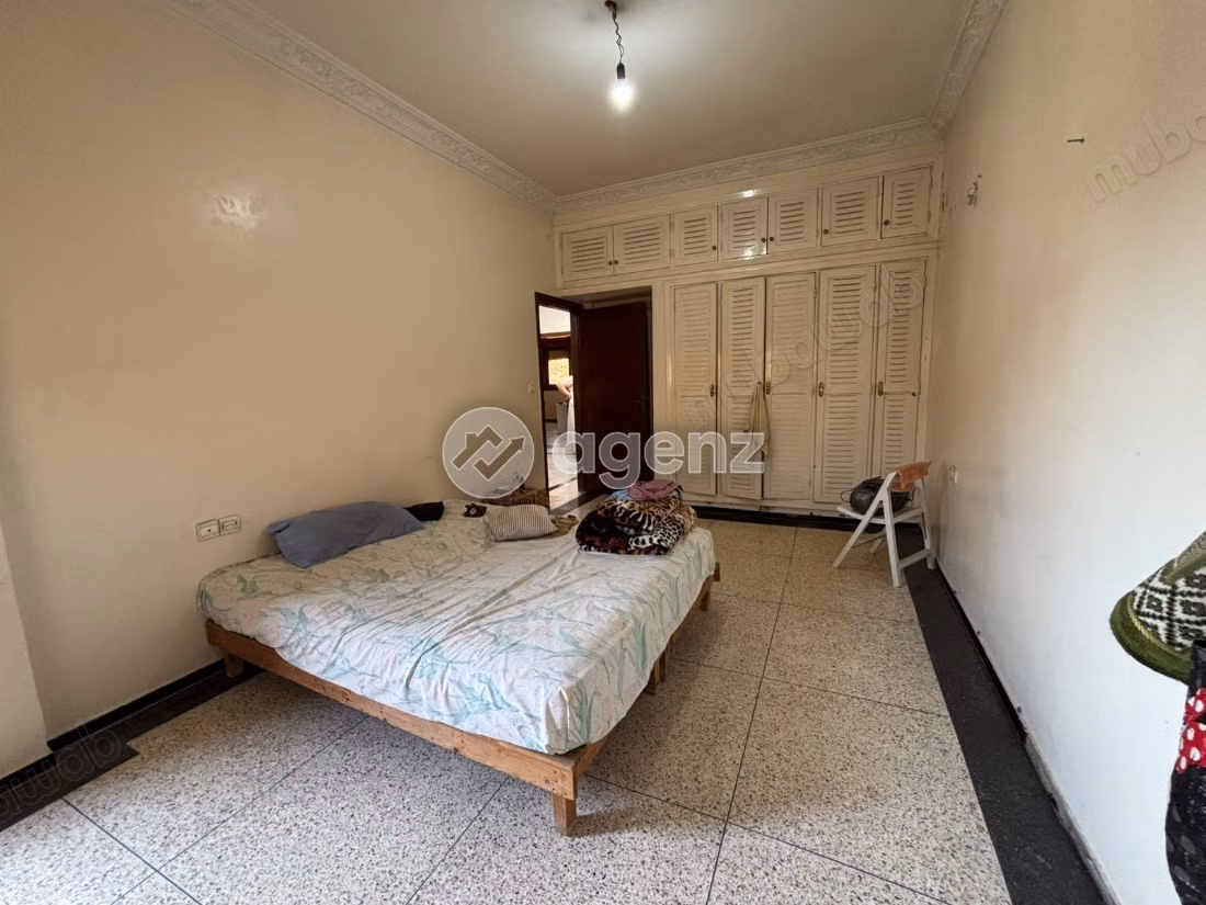 Villa à vendre 250 m², 10 chambres 
Oulfa 
Casablanca