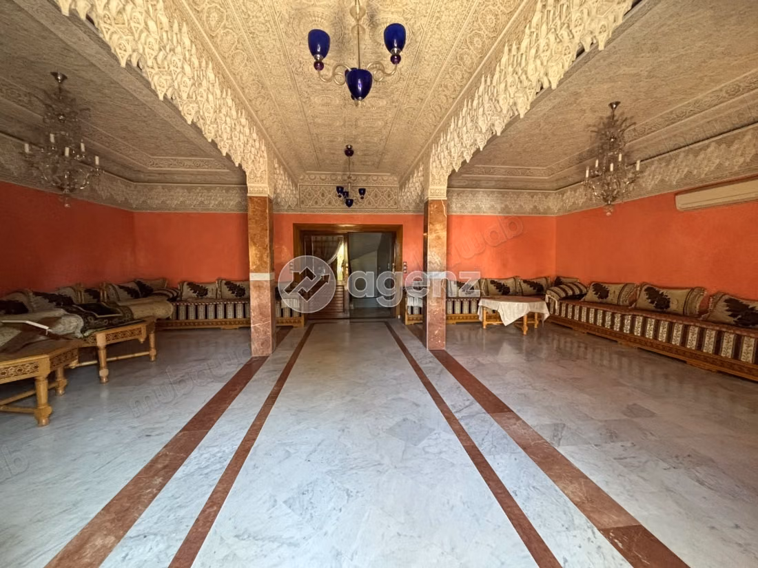 Villa à vendre 250 m², 10 chambres 
Oulfa 
Casablanca