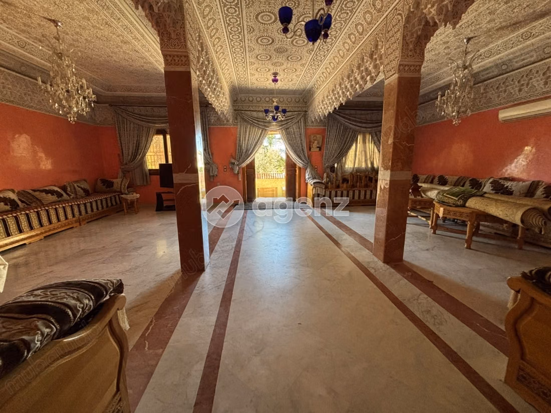 Villa à vendre 250 m², 10 chambres 
Oulfa 
Casablanca