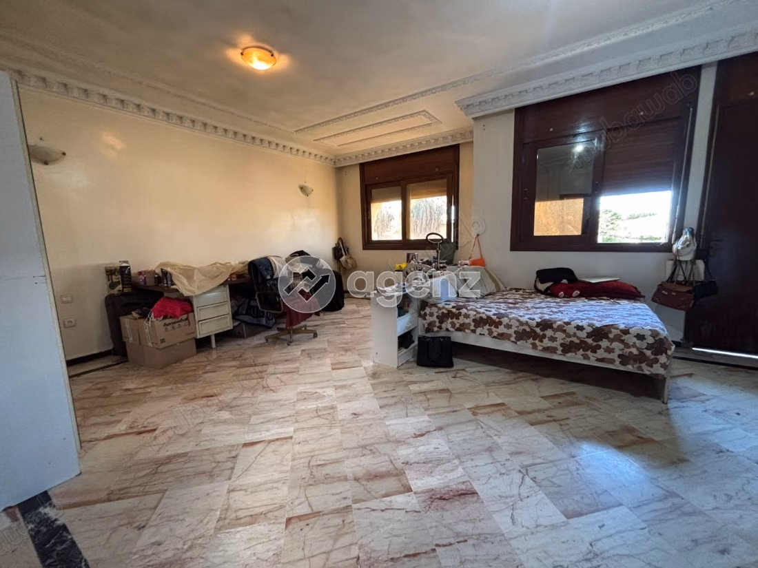 Villa à vendre 250 m², 10 chambres 
Oulfa 
Casablanca