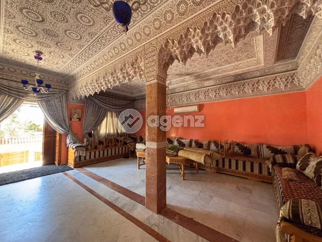 Villa à vendre 250 m², 10 chambres 
Oulfa 
Casablanca