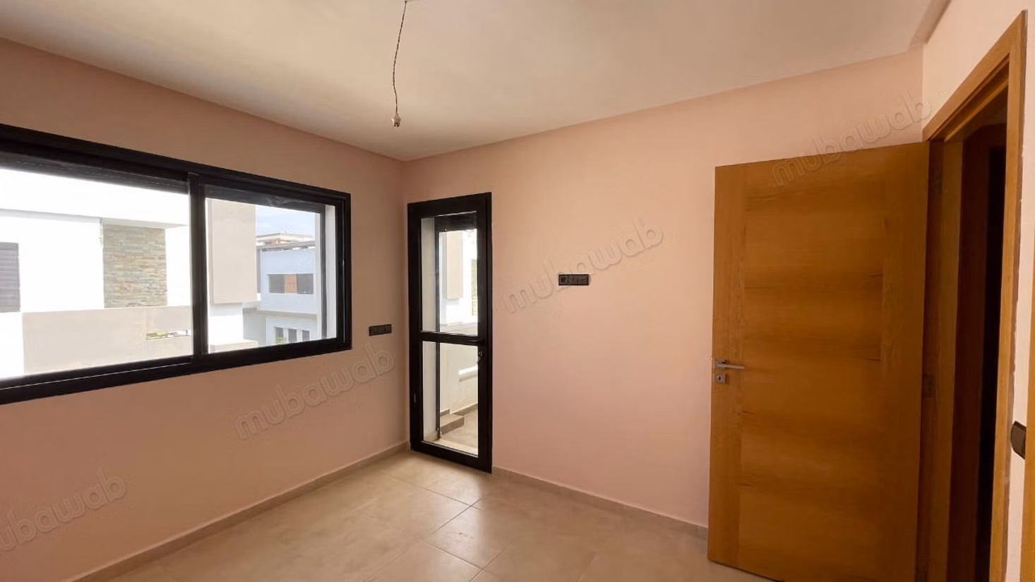 Luxe villa te huur in Harhoura. Oppervlakte 300 m². Typische Marokkaanse lounge, beveiligd verblijf