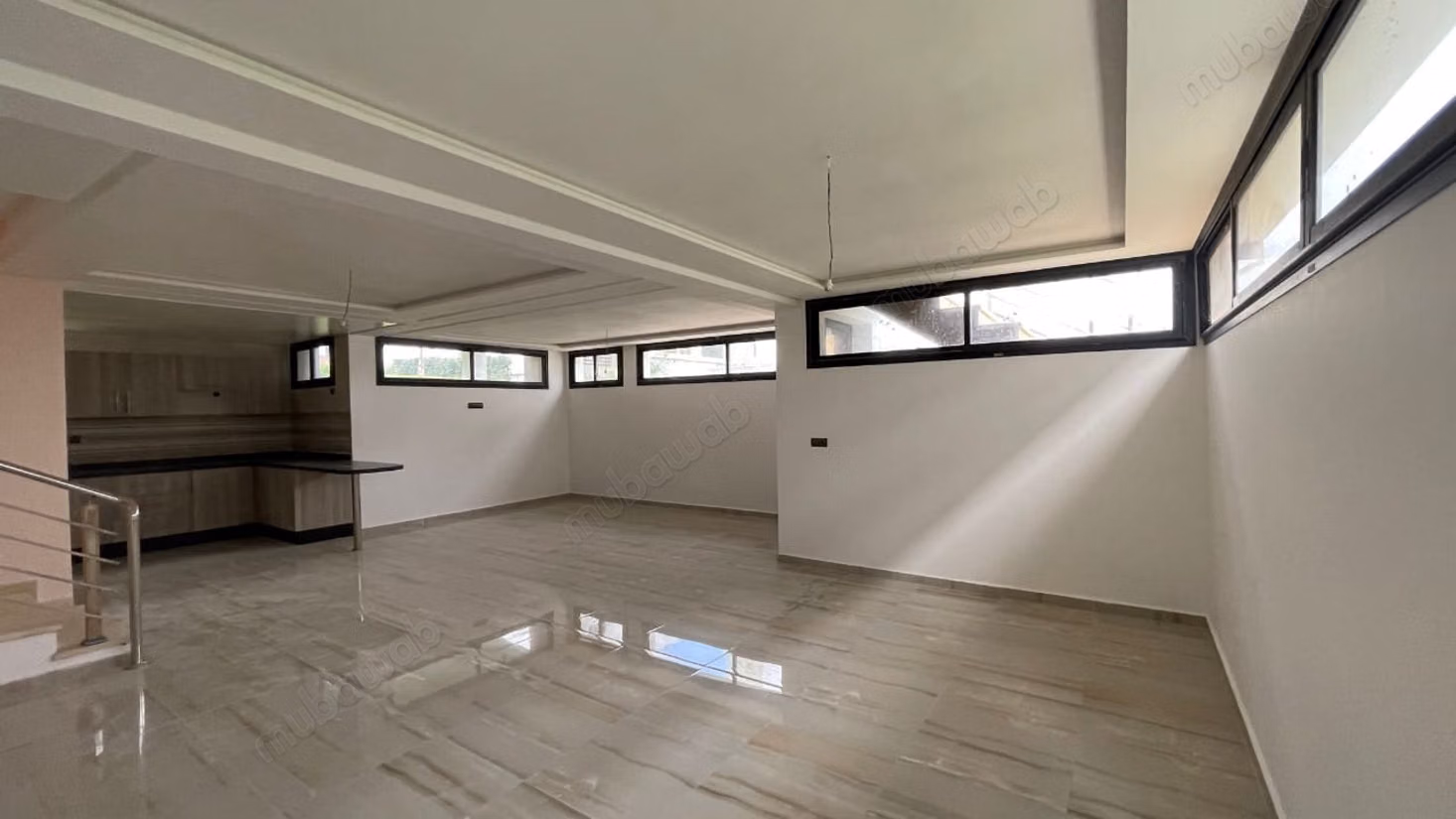 Luxe villa te huur in Harhoura. Oppervlakte 300 m². Typische Marokkaanse lounge, beveiligd verblijf