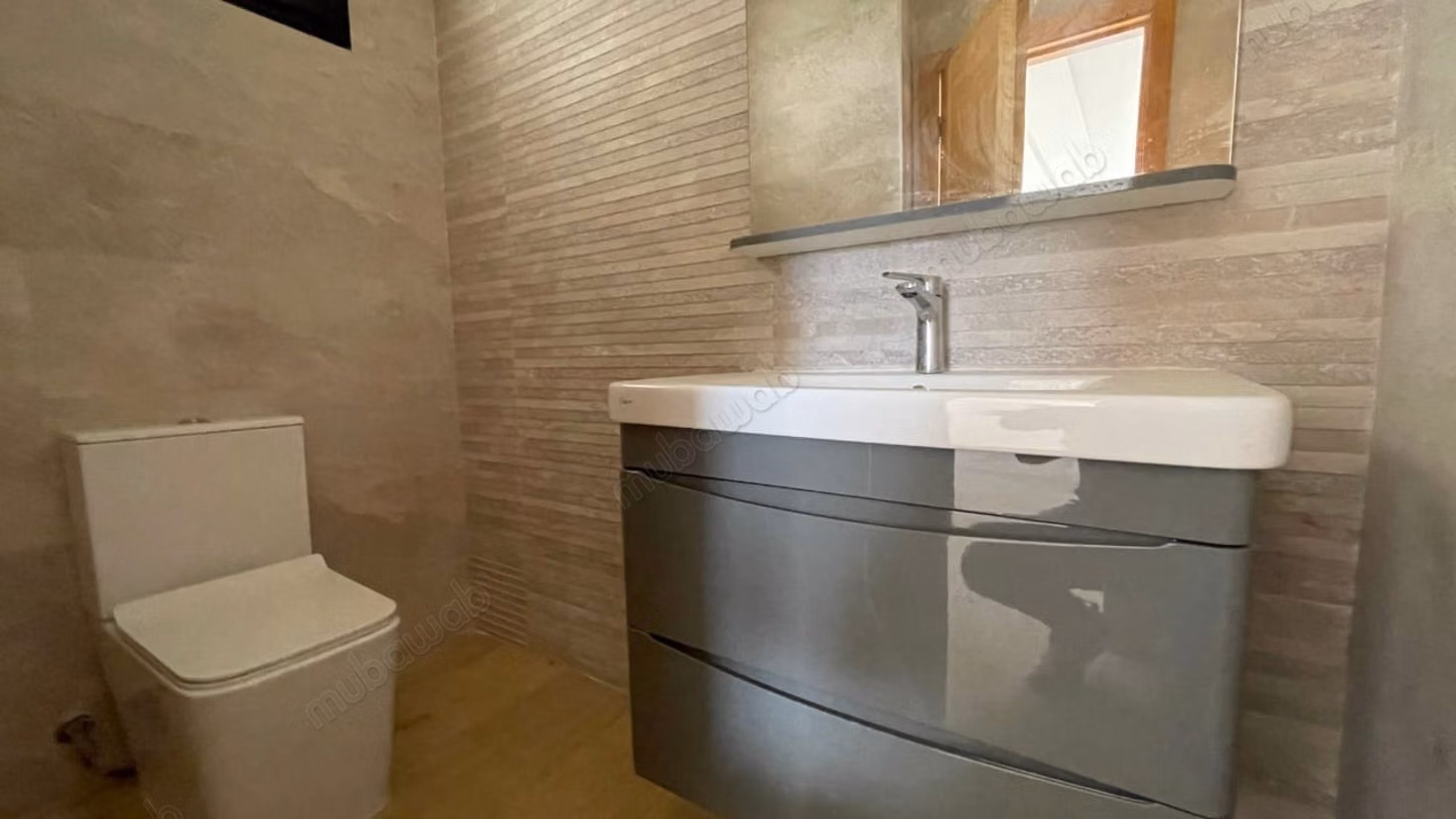 Luxe villa te huur in Harhoura. Oppervlakte 300 m². Typische Marokkaanse lounge, beveiligd verblijf