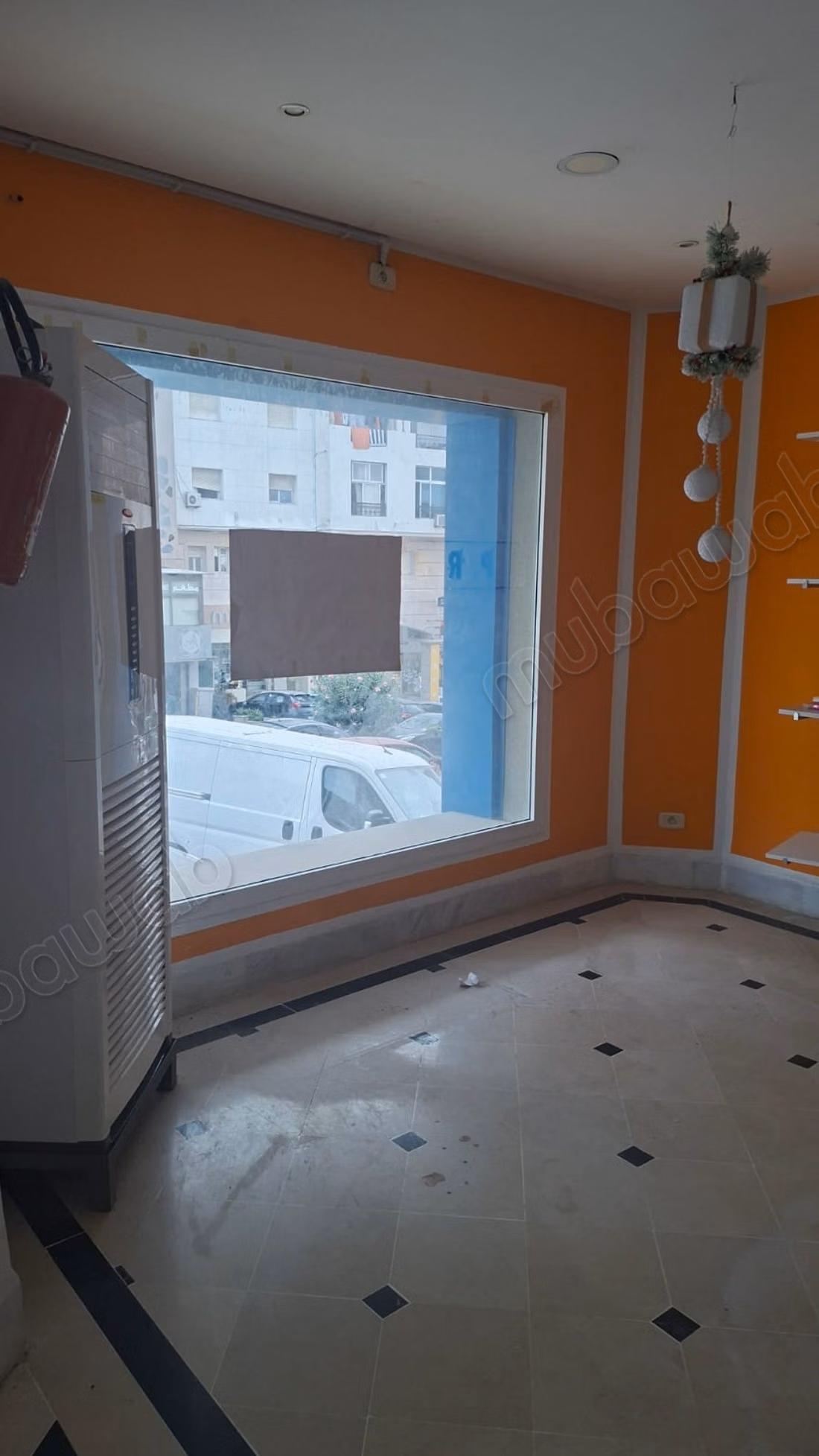 Espace Commercial 750 m² Av Hédi Nouira Ennasr 2