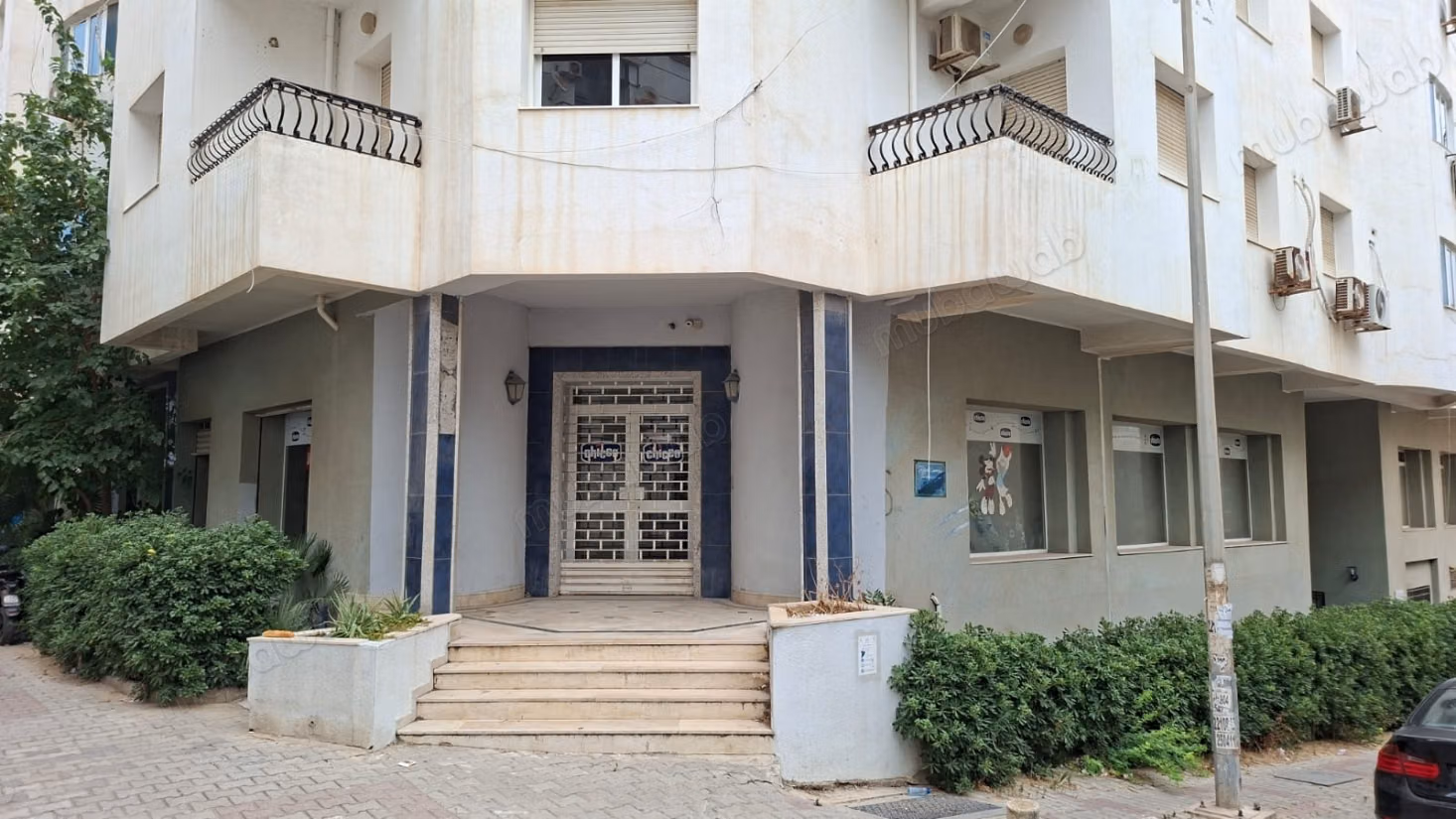 Espace Commercial 750 m² Av Hédi Nouira Ennasr 2