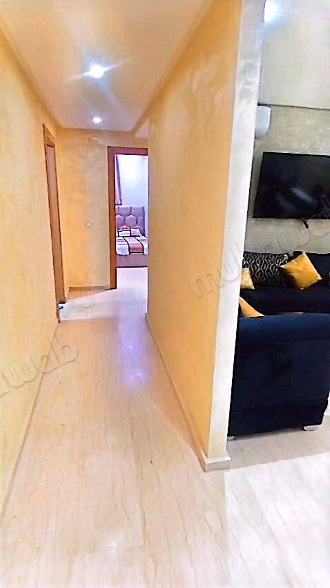 Appartement à louer à Harhoura. 
Surface totale 126 m². 
Bien meublé