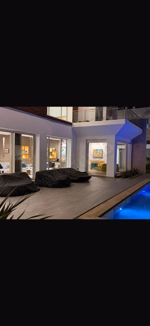 Villa moderne à coté de l'école américaine 
Californie