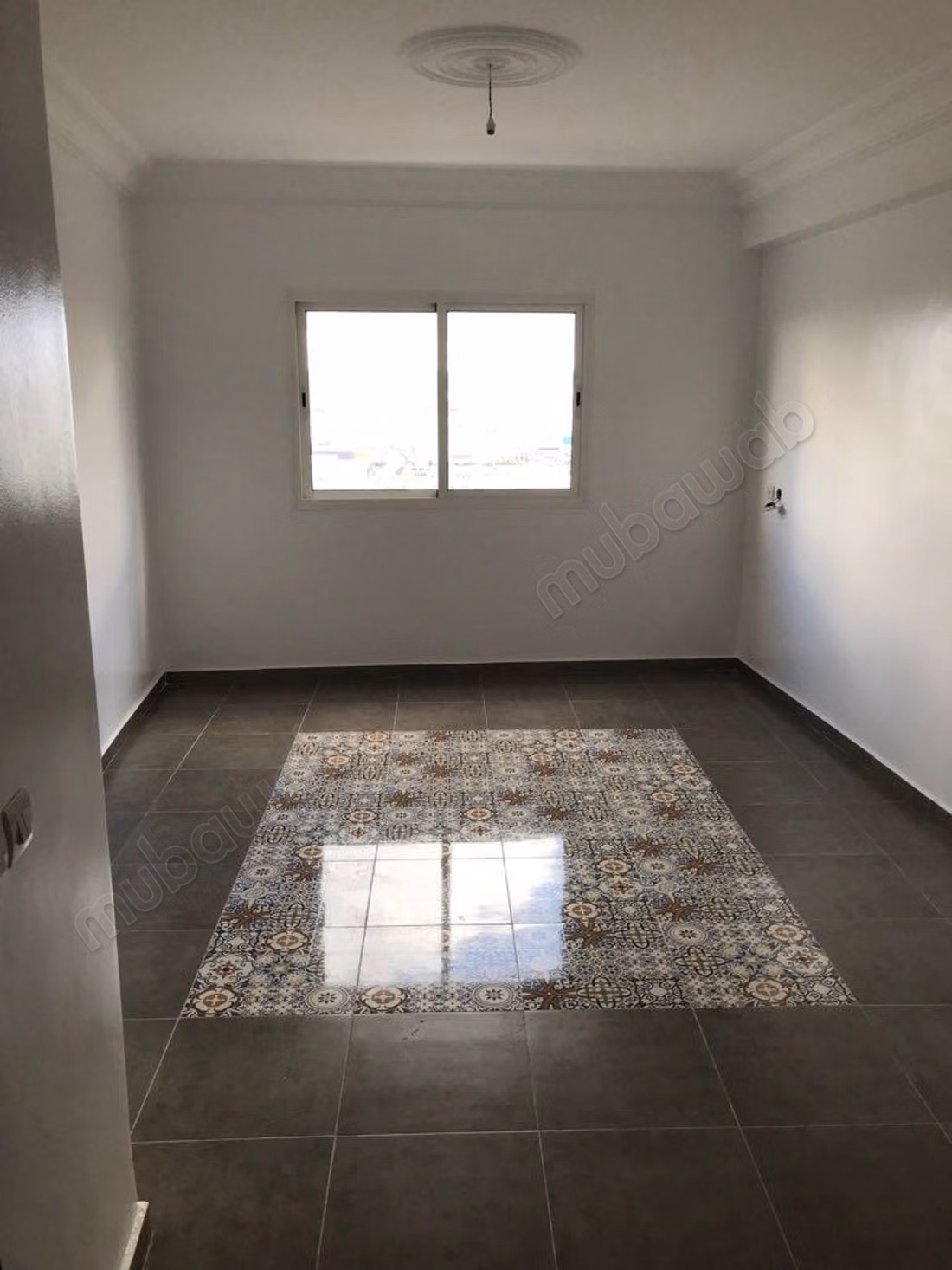 Superbe appartement à louer à Route Nationale Assilah.
Superficie 55 m².
Antenne parabolique, résidence sécurisée