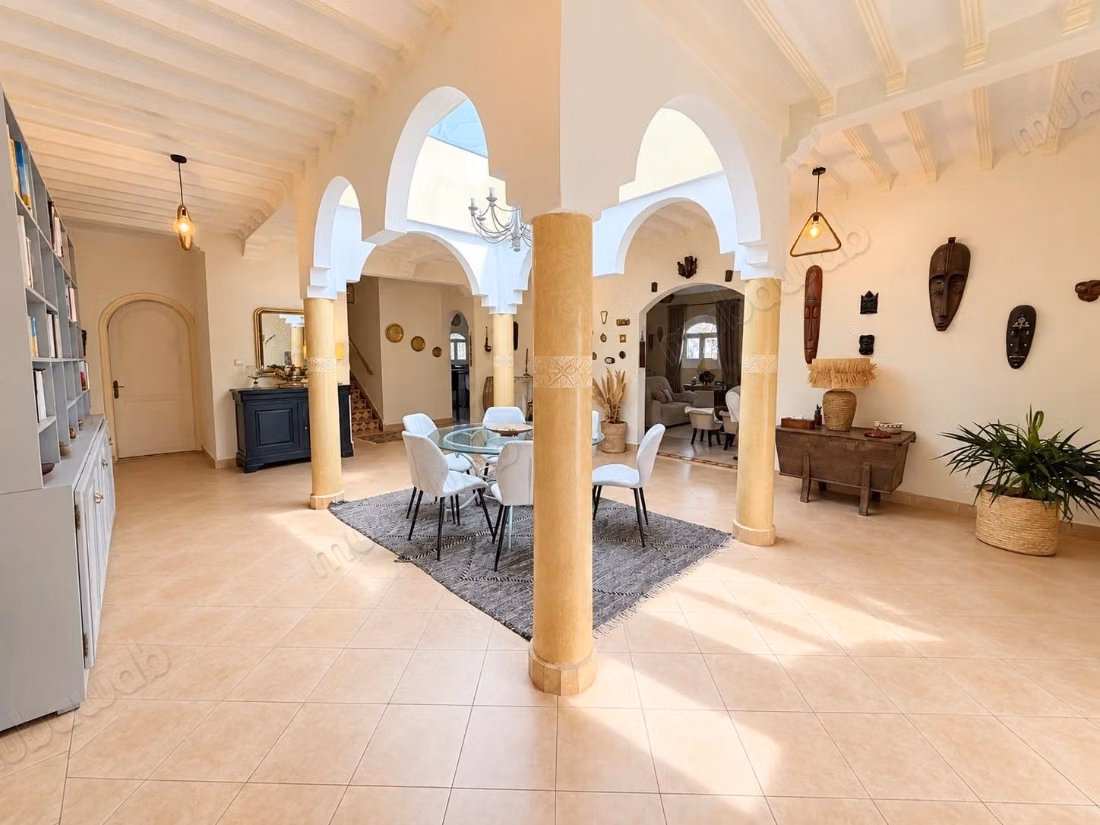 Stone villa with 5 bedrooms and a pool