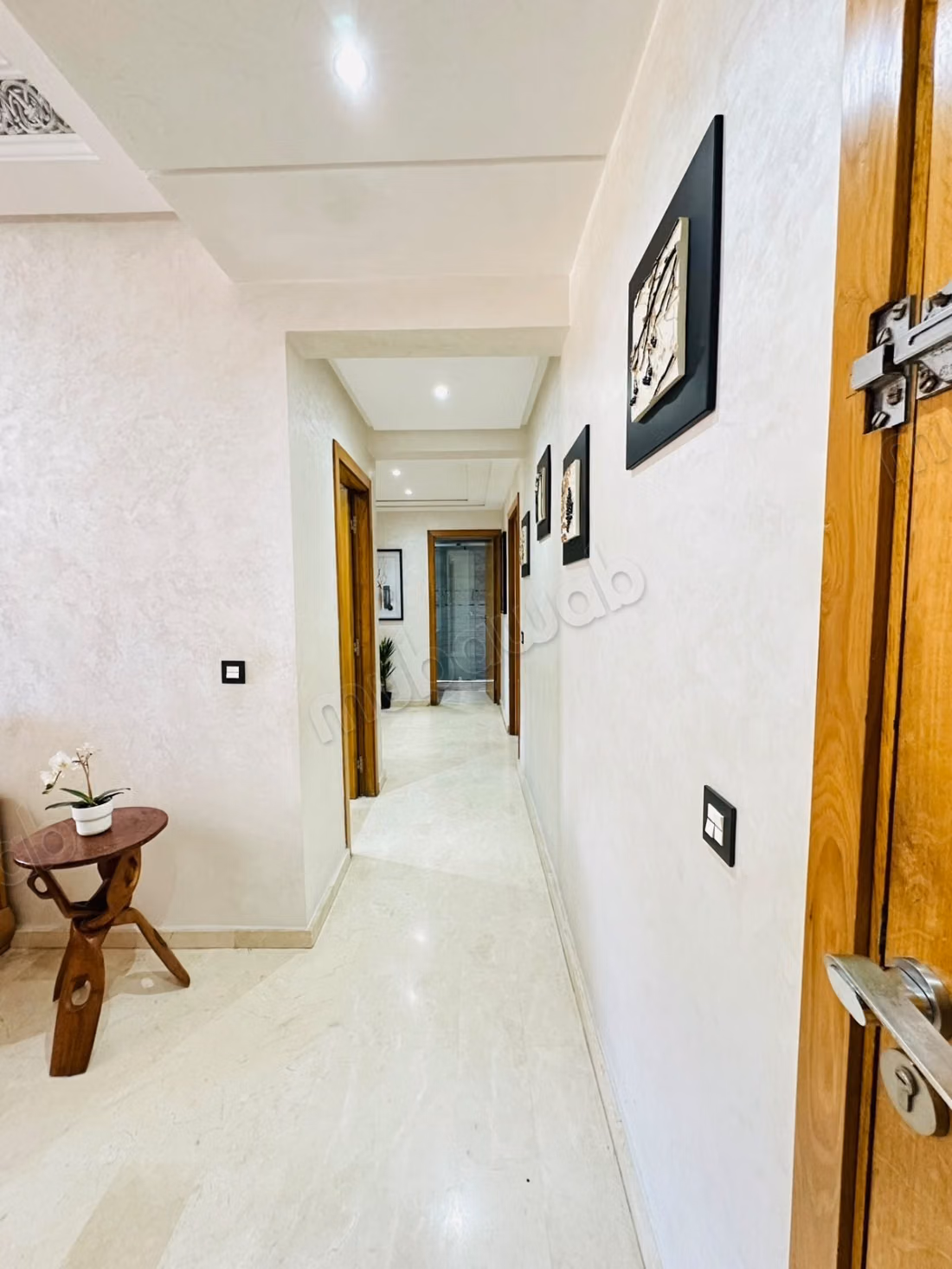 Alquile este apartamento en Belvédère. Superficie total 101 m². Bien amueblado