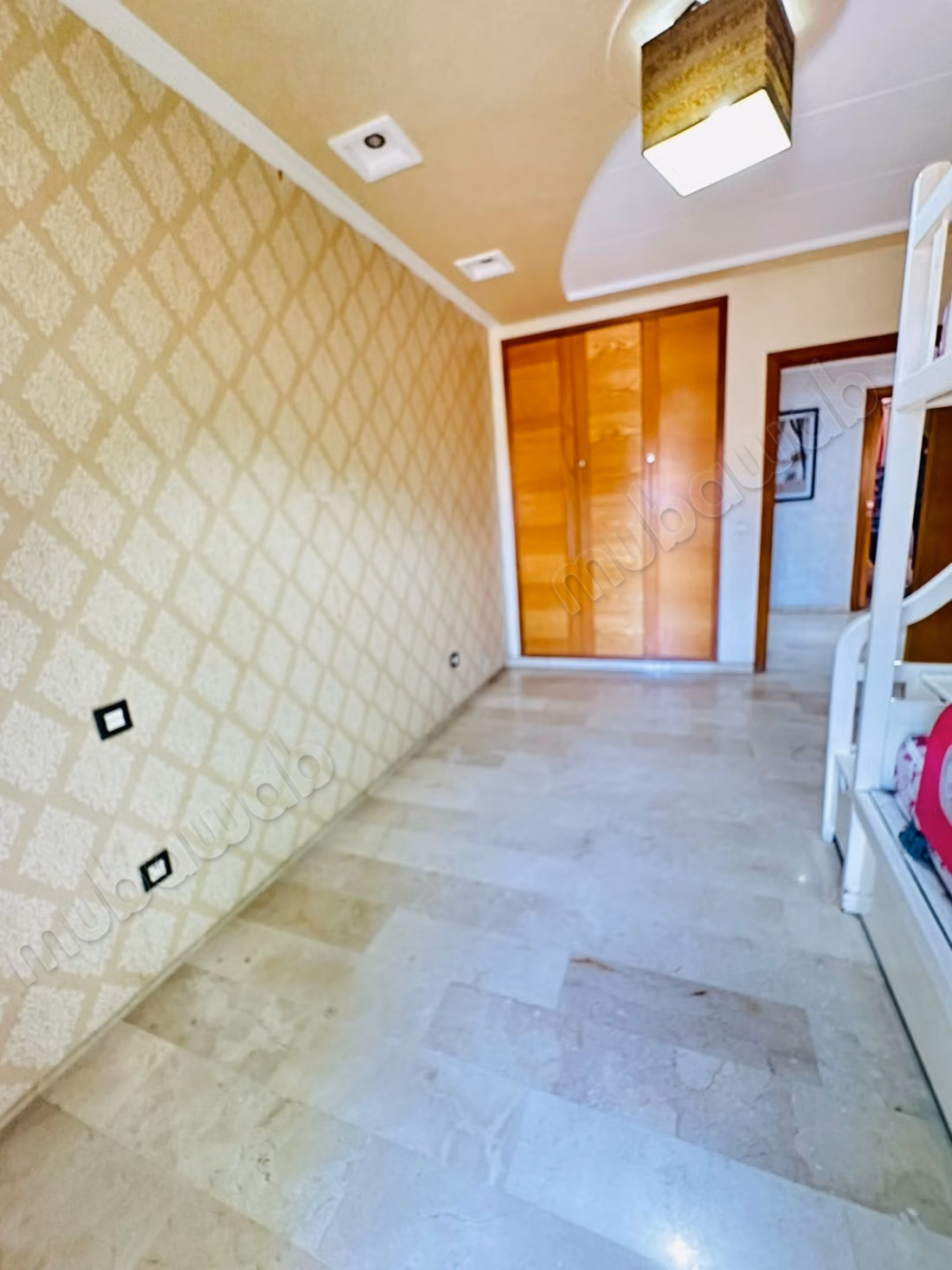 Alquile este apartamento en Belvédère. Superficie total 101 m². Bien amueblado