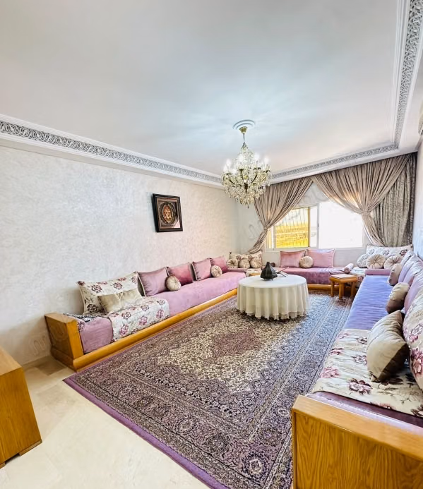 Alquile este apartamento en Belvédère. Superficie total 101 m². Bien amueblado