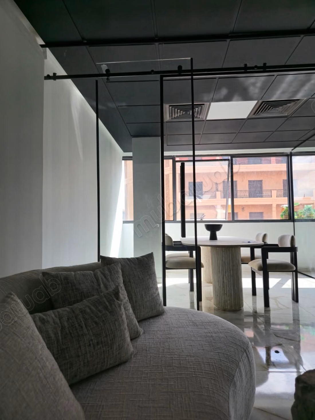 Ufficio commerciale in affitto a Guéliz. Superficie totale 58 m². Ascensore
