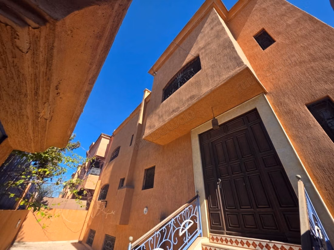 Magnifique villa à vendre à Daoudiat.
Superficie 356 m²