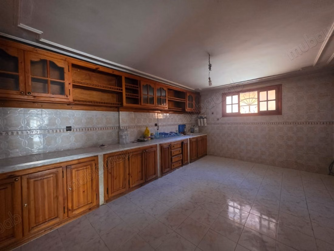 Magnifique villa à vendre à Daoudiat.
Superficie 356 m²