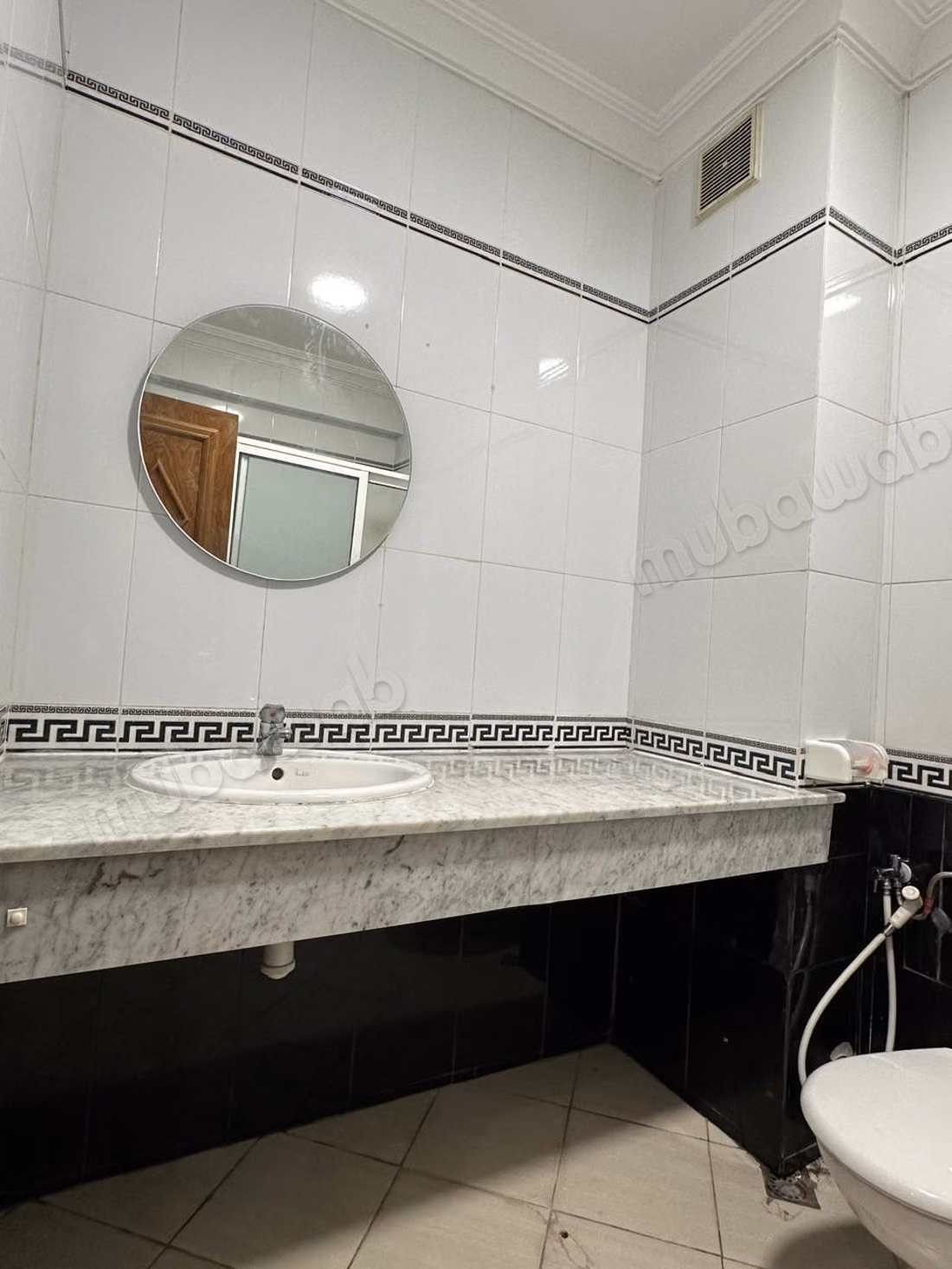 Mooi appartement te huur in het toeristische gebied. Totale oppervlakte 95 m². Gemeubileerd
