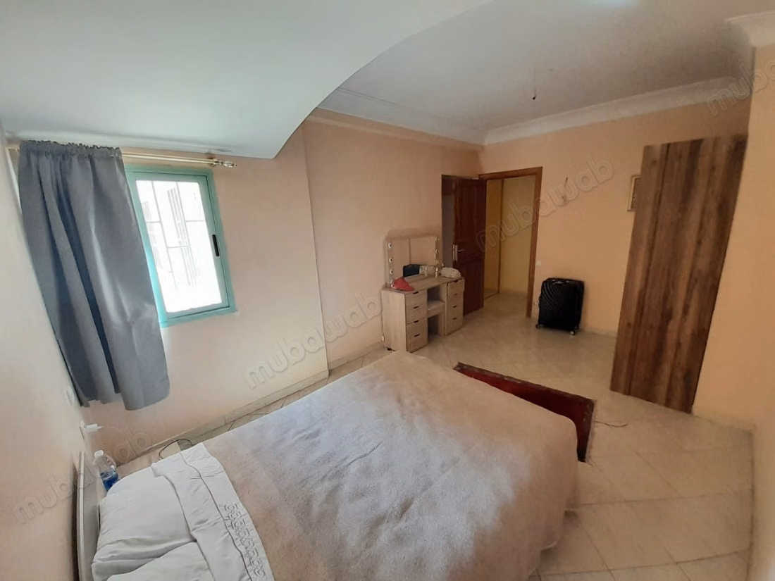 Appartement à louer à Daoudiat. Grande superficie de 115 m². Cave