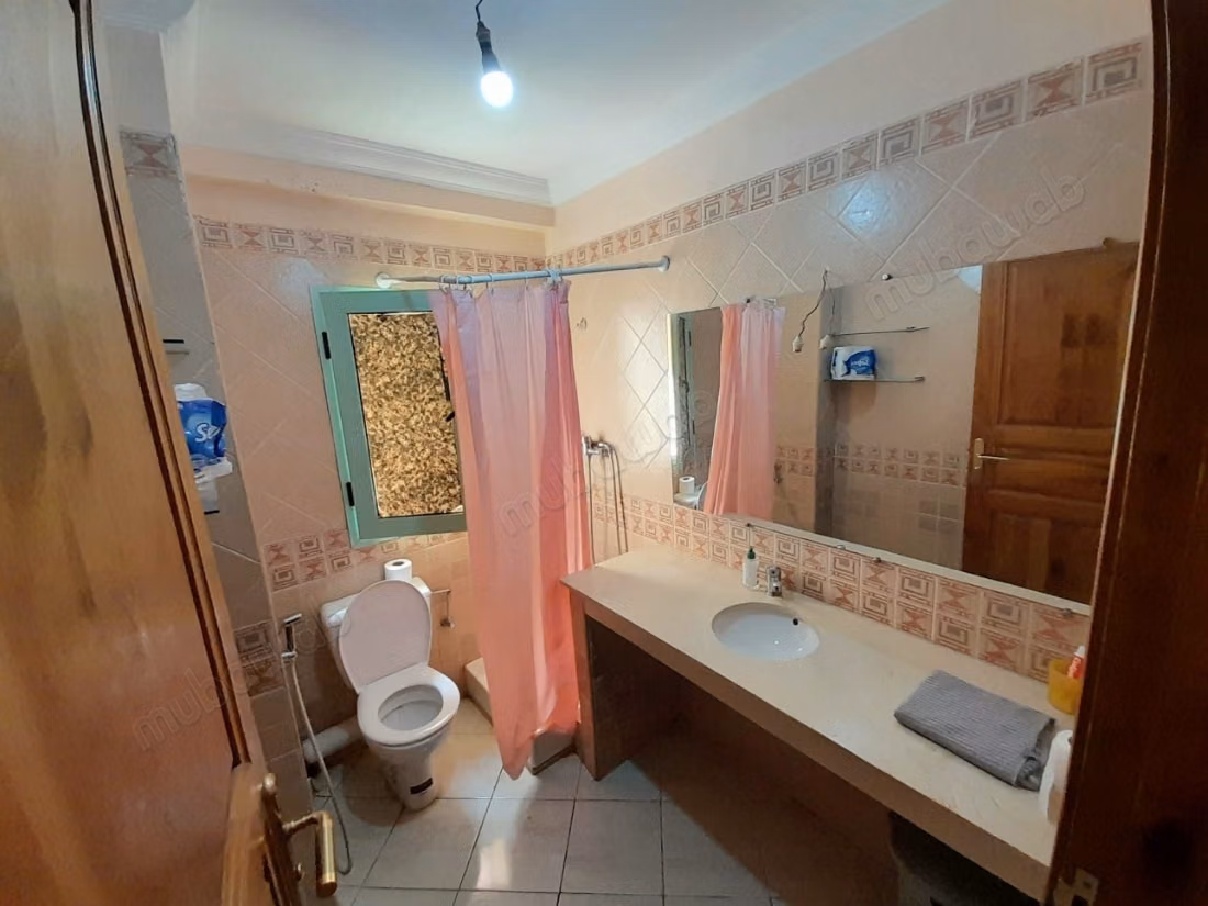 Appartement à louer à Daoudiat. Grande superficie de 115 m². Cave