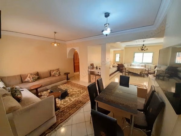 Appartement à louer à Daoudiat. Grande superficie de 115 m². Cave