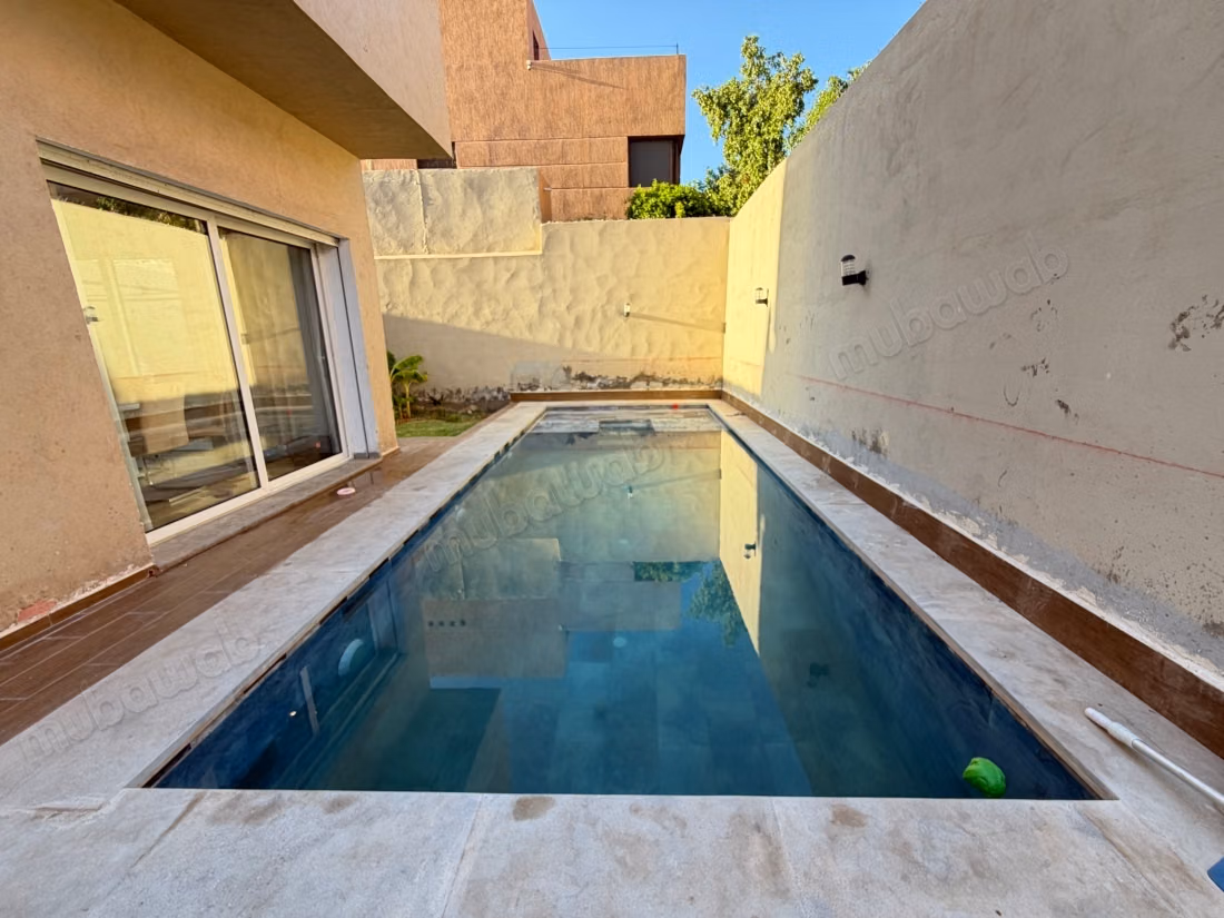 Sale of a modern villa with pool in Tamansourt Marrakech. Area of 275 m²