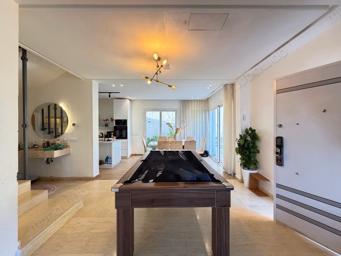 Sale of a modern villa with pool in Tamansourt Marrakech. Area of 275 m²