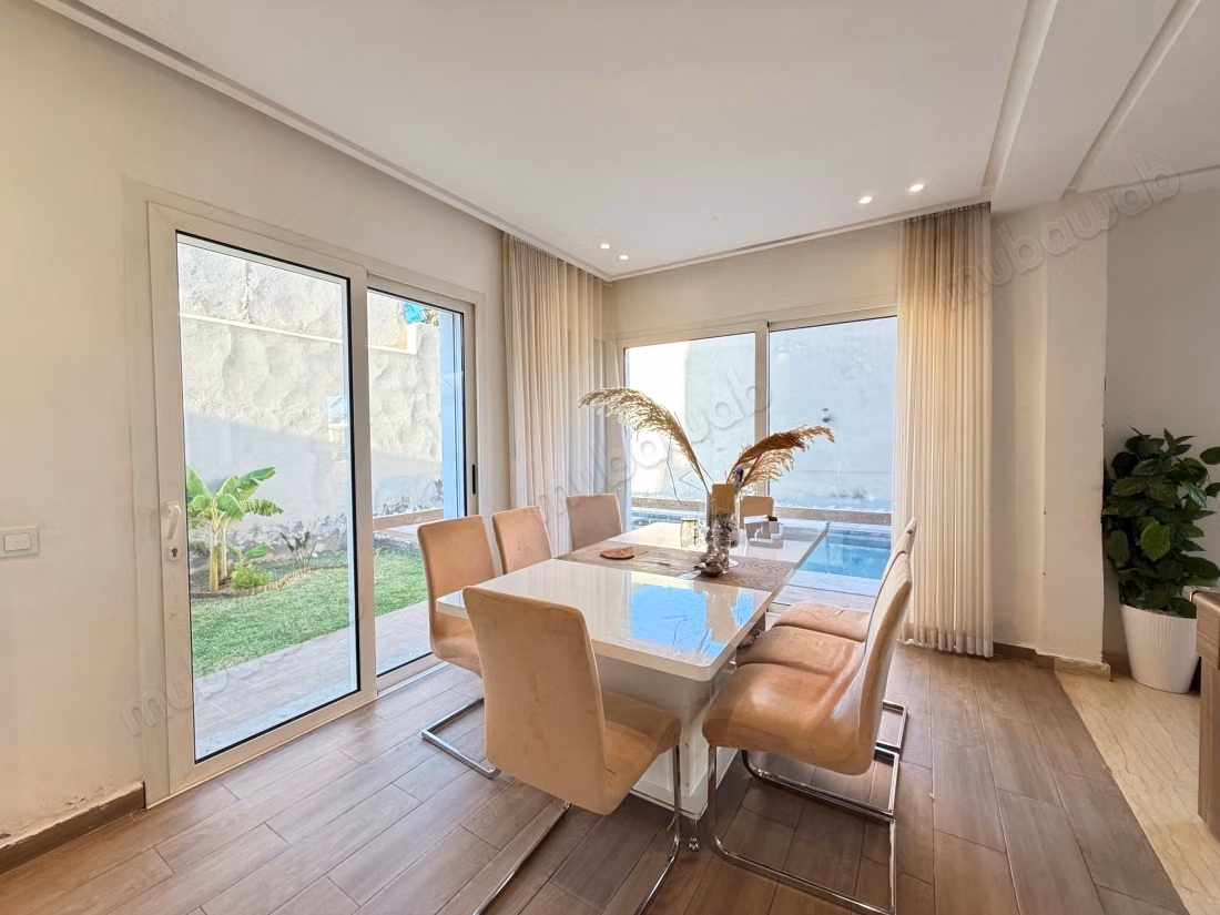 Sale of a modern villa with pool in Tamansourt Marrakech. Area of 275 m²