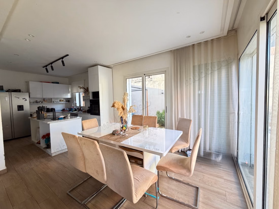 Sale of a modern villa with pool in Tamansourt Marrakech. Area of 275 m²